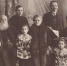 Эта фотография хранится в семейном архиве Ирины Азовны, которая приехала в Нижнюю Туру искать сведения о своей родословной. На фото ее дед Петр Евгеньевич стоит первый слева. Остальных женщина назвать не смогла. Предположительно, фото 1916 года - Газета Время